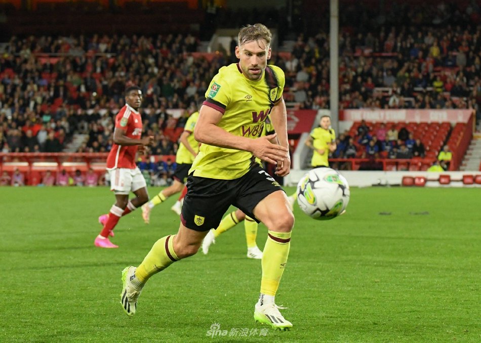 且由与球队 且由与球队